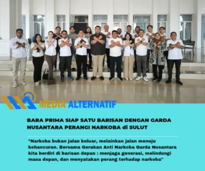 Foto bersama Garda Nusantara bersama Pembina Standius Bara Prima (SBP) dan Gubernur Sulut Mayjen TNI (Purn) Yulius Selvanus, SE di Wisma Negara Bumi Beringin Manado, Sabtu (22/8/2026)