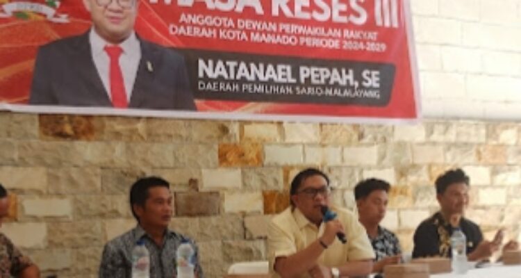 Wakil Rakyat DPRD Kota Manado, Natanael Pepah, SE menyerap aspirasi masyarakat saat Masa Reses. (dok.ist)