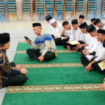 Kepala Dinas Kominfo Sulut Zainudin S. Hilimi (tengah) mewakili Gubernur Sulawesi Utara dalam acara Doa Bersama Anak-Anak Panti Asuhan untuk Bangsa dan Negara di Aula Mapalus Kantor Gubernur Sulut, Manado, Kamis (20/8/2026)