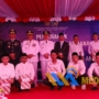 Momen Gubernur, Wagub, Sekprov saat foto bersama dengan warga binaan yang menerima remisi. (Dok.mediaalternatif)
