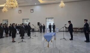 Pelantikan dan pengambilan sumpah jabatan berlangsung di Wisma Negara Bumi Beringin, Manado, Rabu (5/8/2026).