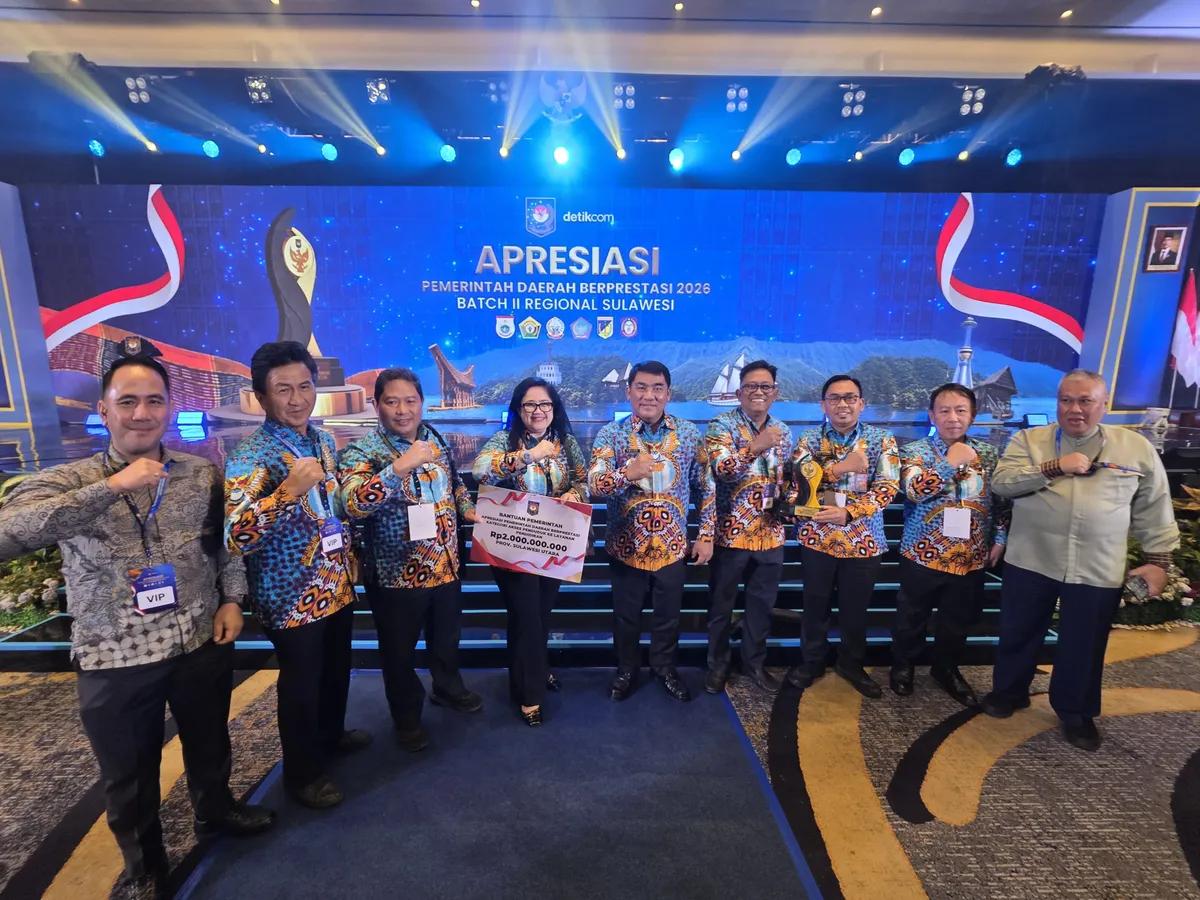 Gubernur YSK terima penghargaan terbaik 1 Pendidikan Regional Sulut.