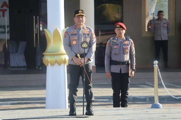 Kapolda Sulut, Irjen Pol Roycke Harry Langie saat memimpin Apel di Lapangan Presisi Polda Sulut, Senin (1/9/2026)