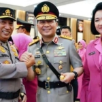 Kapolri Jenderal Polisi Drs. Listyo Sigit Prabowo, M.Si. dan Astamaops Komjen Pol Dr. Royce Harry Langie, S.I.K, MH bersama istri Joan Ferawati Koloay, S.E.
