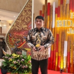 Gubernur YSK saat menerima penghargaan di Hotel Bidakara Jakarta. (dok.istimewa)