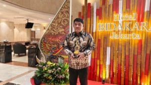Gubernur YSK saat menerima penghargaan di Hotel Bidakara Jakarta. (dok.istimewa)