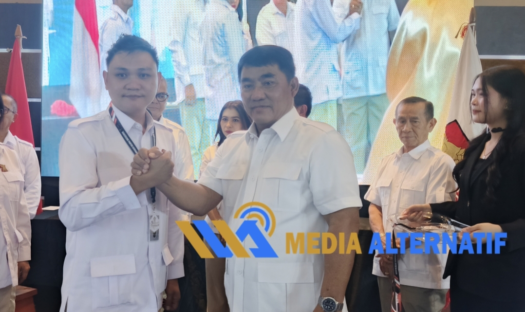 Ketua DPD Gerindra Sulut Yulius Selvanus bersama Ketua OKK Gerindra Manado Andre Mawey saat Rakercab Gerindra Manado di Courtyard by Marriott Manado, Sabtu (5/9/2026). (dok.mediaalternatif)