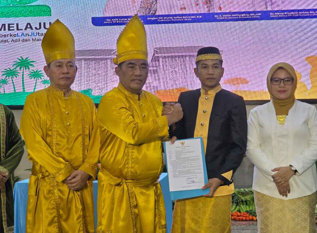 Gubernur YSK Serahkan SK Plt. Bupati kepada Aditya Pontoh