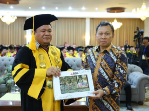 Momen Dirut BSG Revino Pepah setelah penandatanganan Nota Kesepahaman (Memorandum of Understanding/MoU) dan Perjanjian Kerja Sama (PKS) dengan sejumlah pimpinan perguruan tinggi se-Bolaang Mongondow Raya (BMR).