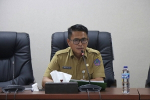 Sekretaris Daerah Provinsi Sulawesi Utara, Tahlis Gampang saat pembahasan bersama di DPRD Sulut.