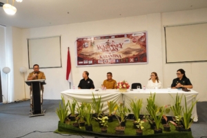Bupati RD saat memberikan motivasi kepada 24 finalis Pemilihan Waraney Wulan Minahasa Tahun 2026. (dok.istimewa)