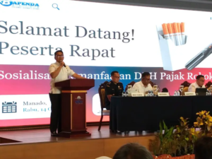 Sekprov Tahlis Gallang beri sambutan dalam Sosialisasi Peredaran Rokok Tidak Bercukai dan Cukai Ilegal Tata Kelola Pajak Rokok, oleh Bapenda Sulut di Hotel NDC Manado, (14/10/26).