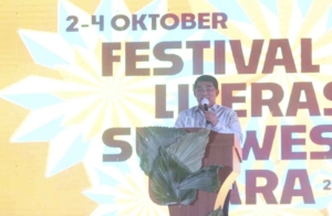 Gubernur Sulut Mayjen TNI (Purn) Yulius Selvanus, SE saat menutup kegiatan Festival Literasi Sulut 2026, di Museum Negeri Sulawesi Utara, Minggu (4/10/2026)