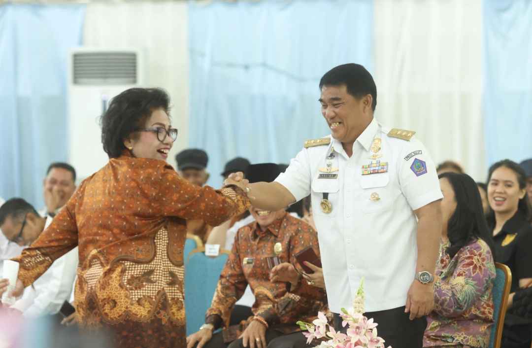 Gubernur Yulius saat menghadiri HUT ke-64 Persatuan Wredatama Republik Indonesia (PWRI) di Aula Mapalus Kantor Gubernur Sulut, Rabu (7/10/2026).