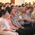 Wakapolda Sulawesi Utara Brigjen Pol Susetio Cahyadi, S.I.K., M.H., M.M., bersama sejumlah Pejabat Utama (PJU) Polda Sulut dan Bhayangkari menghadiri ibadah Minggu di Gereja Pantekosta di Indonesia (GPdI) Samrat, Manado, Minggu (25/10/2026).
