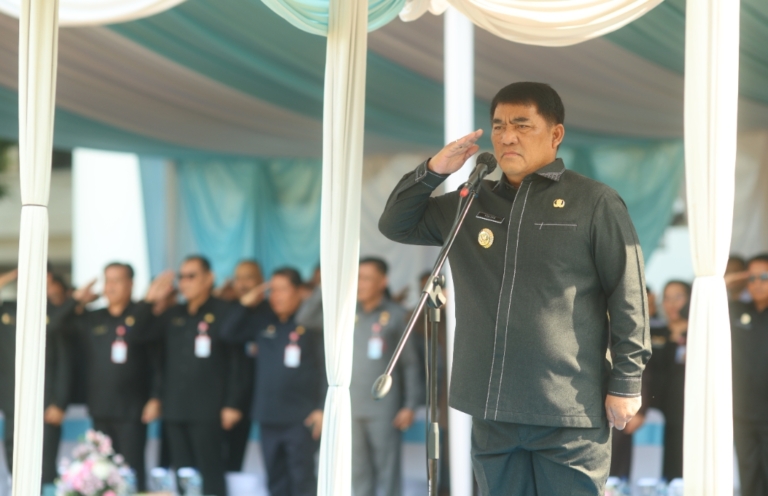 Gubernur YSK dalam upacara peringatan Hari Sumpah Pemuda ke-98 Tahun 2026 di halaman Kantor Gubernur Sulawesi Utara, Rabu (28/10/2026).